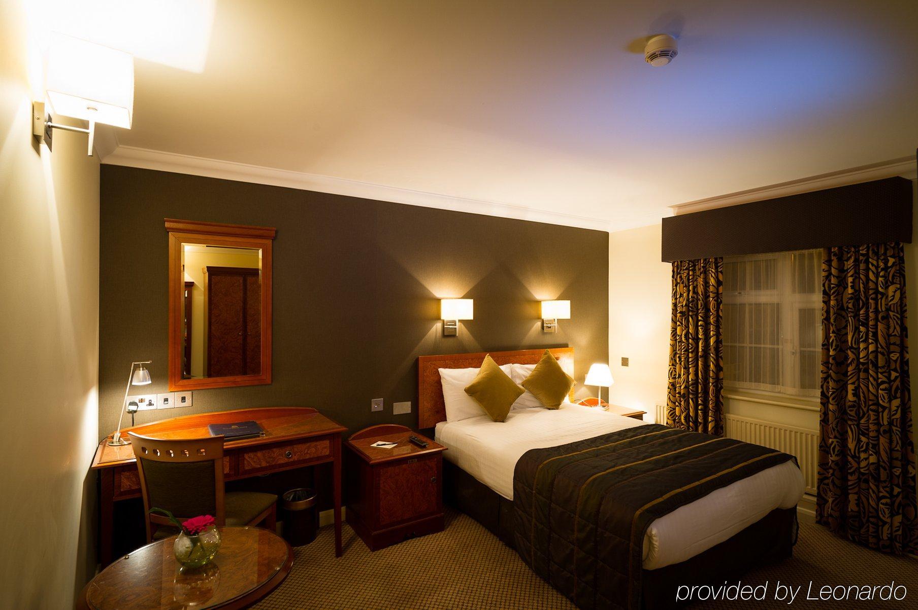 The Royal Chace Hotel เอนฟิลด์ ภายนอก รูปภาพ