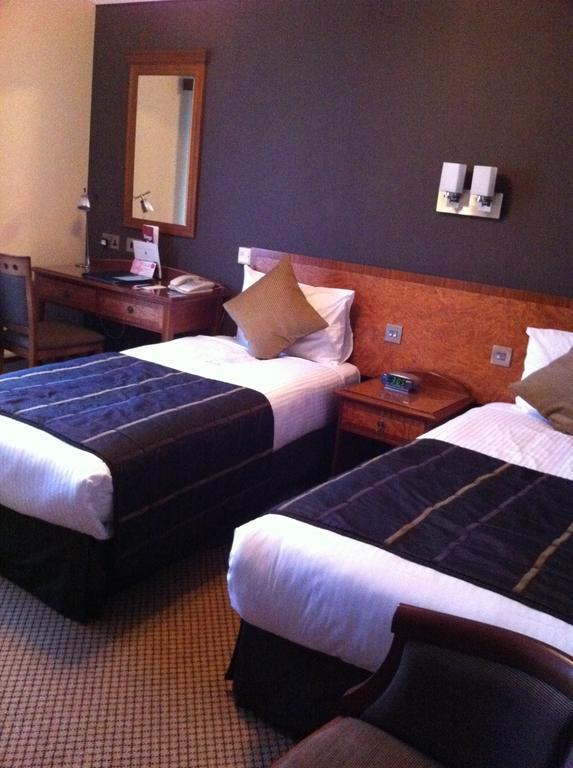 The Royal Chace Hotel เอนฟิลด์ ภายนอก รูปภาพ