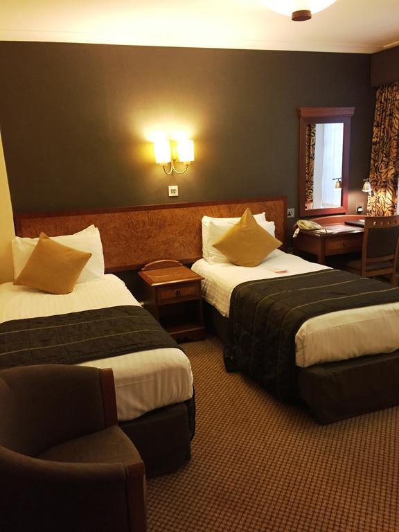 The Royal Chace Hotel เอนฟิลด์ ภายนอก รูปภาพ