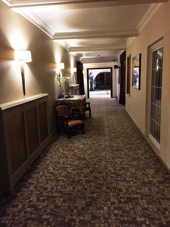 The Royal Chace Hotel เอนฟิลด์ ภายนอก รูปภาพ
