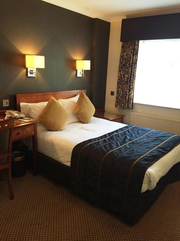 The Royal Chace Hotel เอนฟิลด์ ภายนอก รูปภาพ