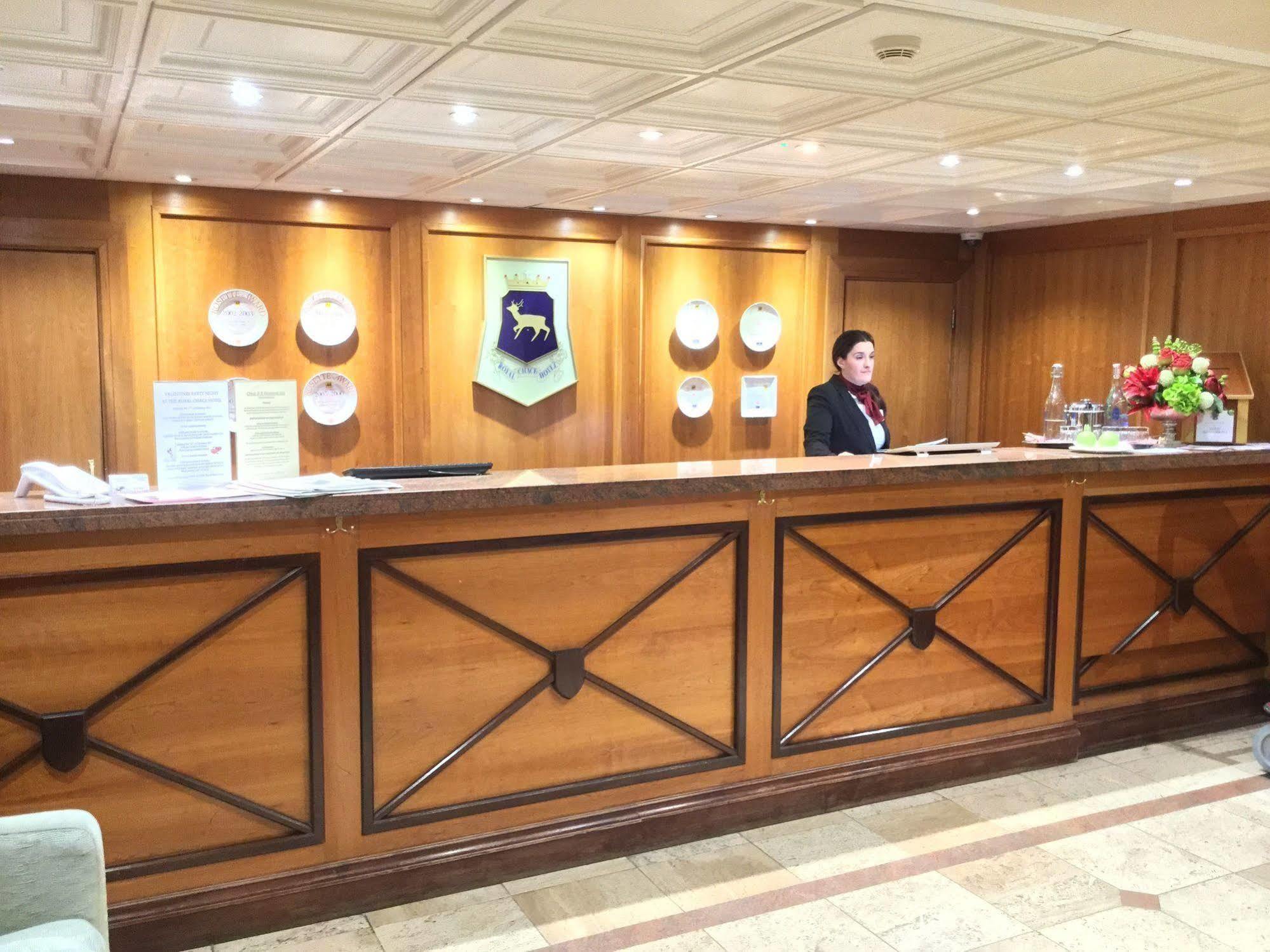 The Royal Chace Hotel เอนฟิลด์ ภายนอก รูปภาพ